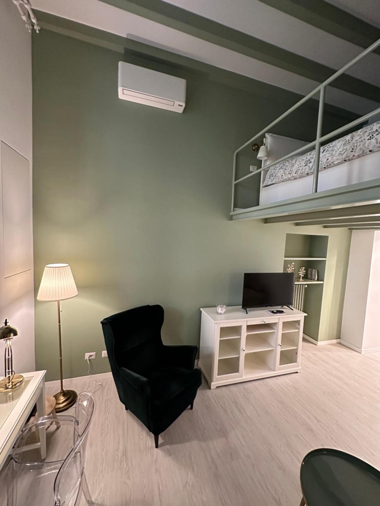 Flowers, A Cozy Suite In Milán Exteriér fotografie