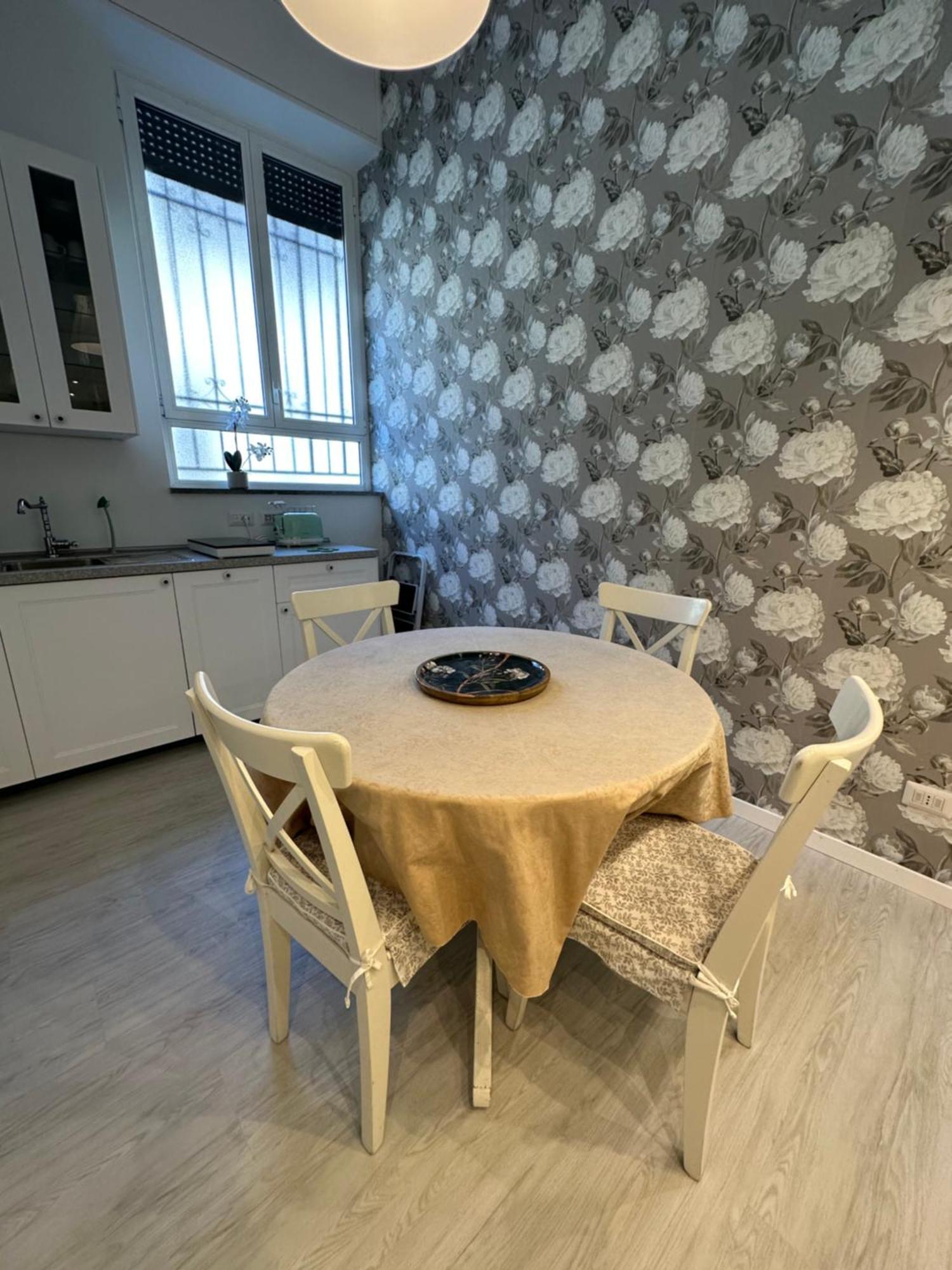 Flowers, A Cozy Suite In Milán Exteriér fotografie